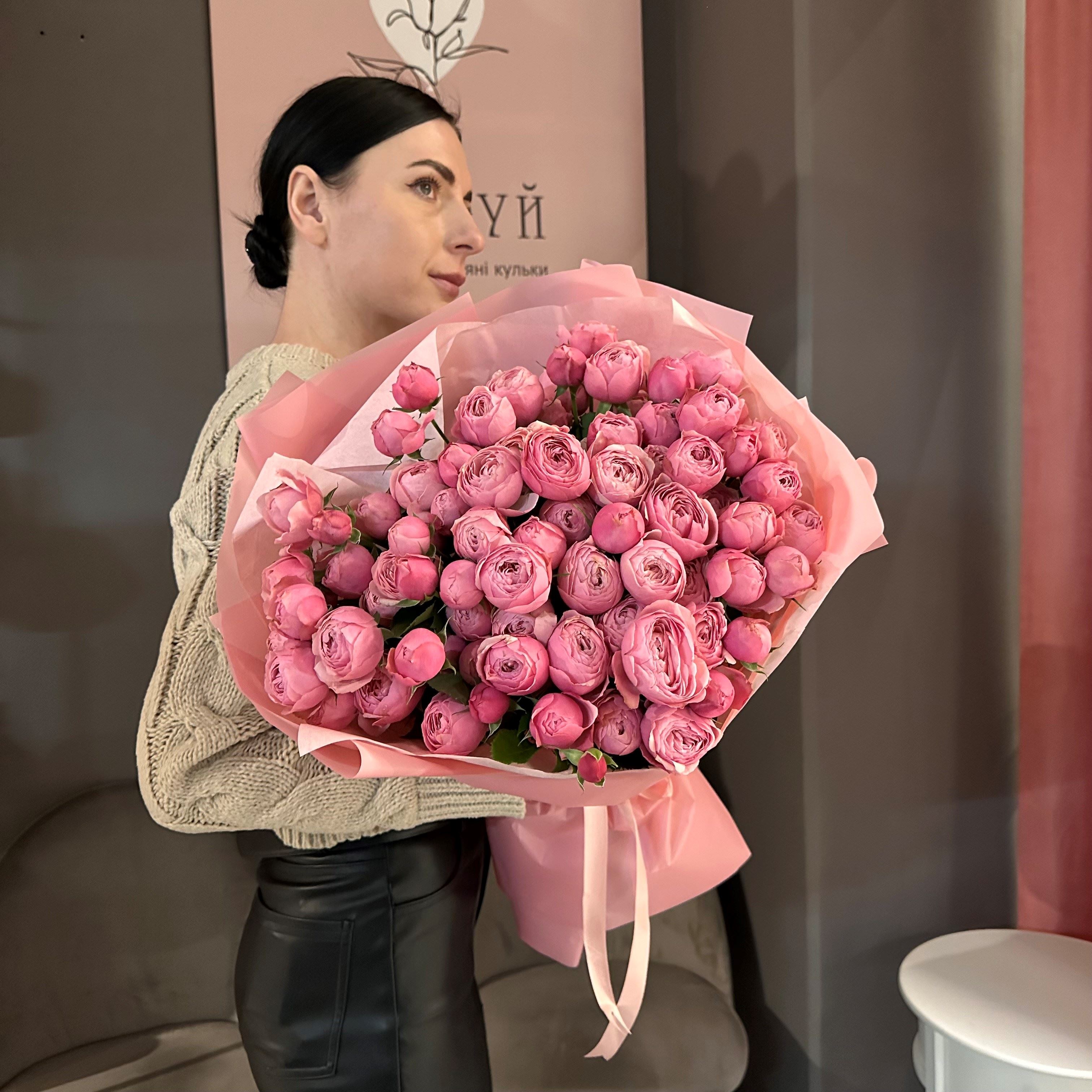 Монобукет з кущової троянди Сільва пінк 15 гілок